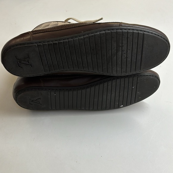 Louis Vuitton - Picture 5 of 12